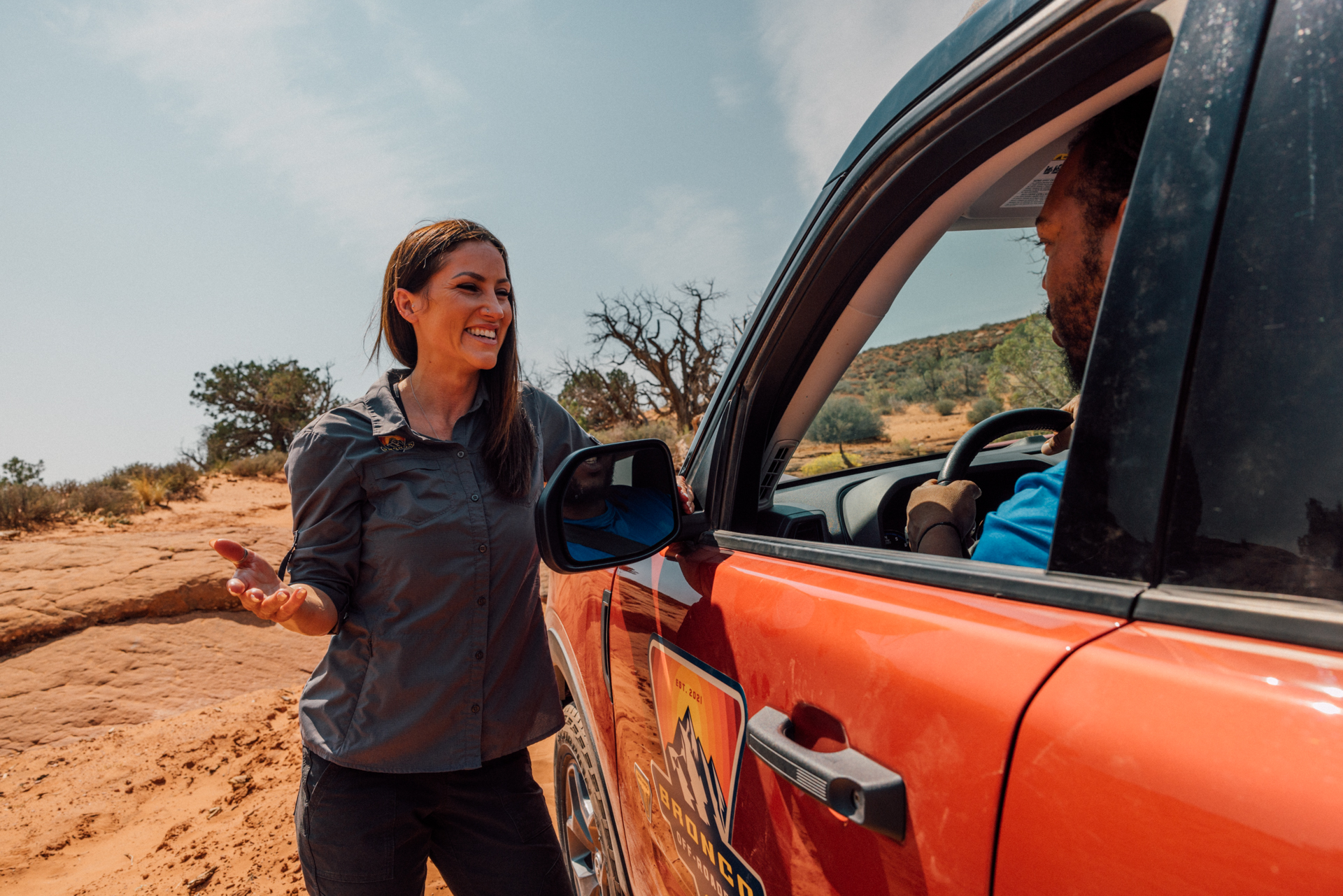 09 Bronco_Moab_Mandy_Speaking to driver_198347